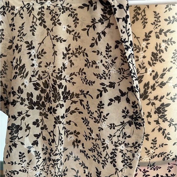 Evan Picone vintage cream floral short-sleeve button-down top petite - Picture 4 of 10